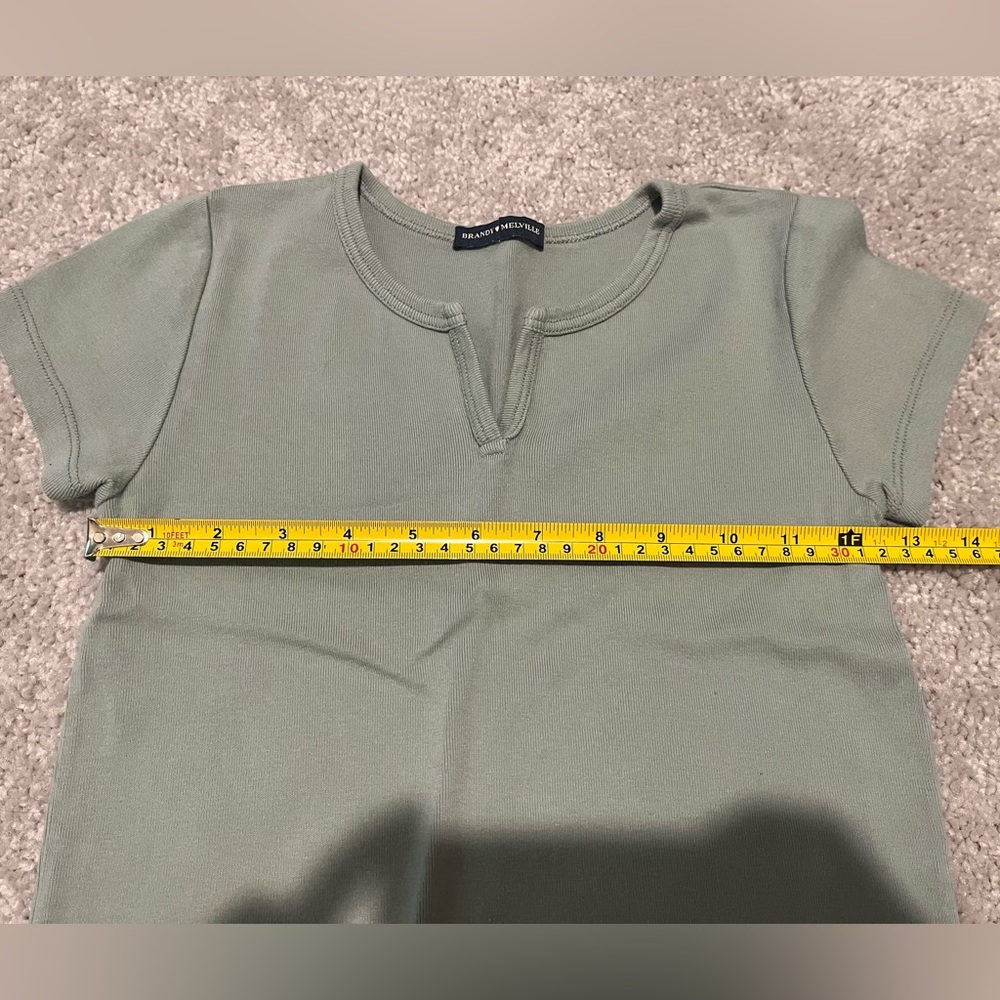 Brandy Mellville Crop Top - Picture 3 of 4